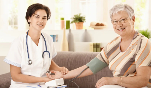 تأثیر خدمات درمانی در منزل بر کاهش اضطراب بیماران مزمن