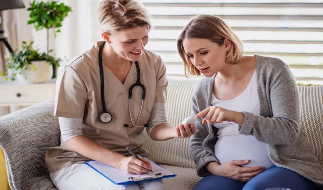 نقش مامای خانگی در آموزش و حمایت روانی