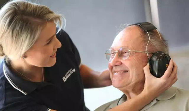 مراحل انجام شنوایی‌سنجی در منزل؛ از درخواست تا دریافت گزارش