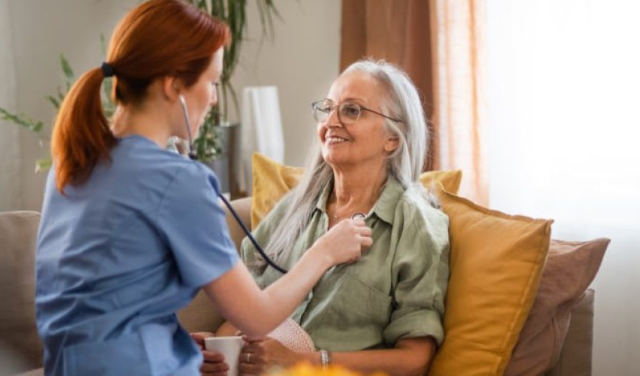 حقوق و مسئولیت‌های قانونی در ارائه خدمات پرستاری در منزل