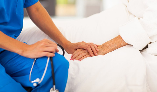 مقایسه رضایتمندی بیماران از خدمات پرستاری در منزل و بیمارستان