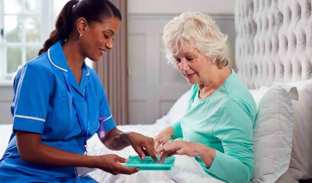 آیا مراقبت در منزل مقرون‌به‌صرفه‌تر از بیمارستان است؟