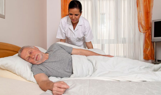 درمان زخم بستر در منزل با نظارت پرستار مجرب
