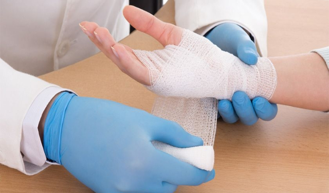 استانداردهای درمان زخم در منزل در خدمات آسان‌درمان