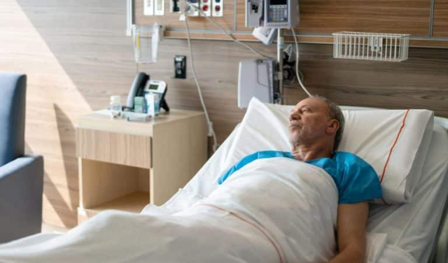 مزایا و معایب مراقبت ویژه در خانه نسبت به بیمارستان