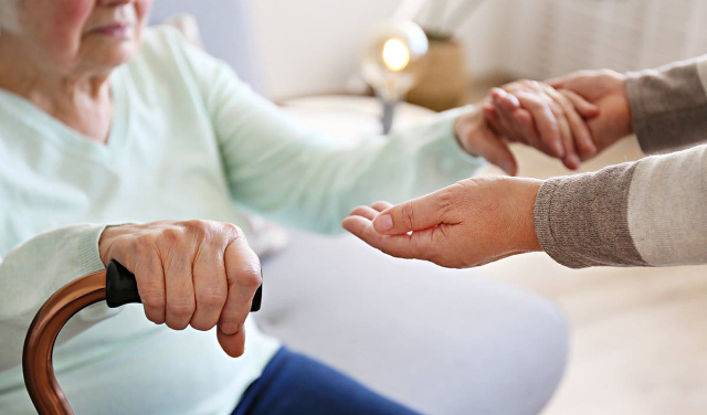 نکاتی که خانواده بیمار باید درباره مراقبت ویژه بدانند