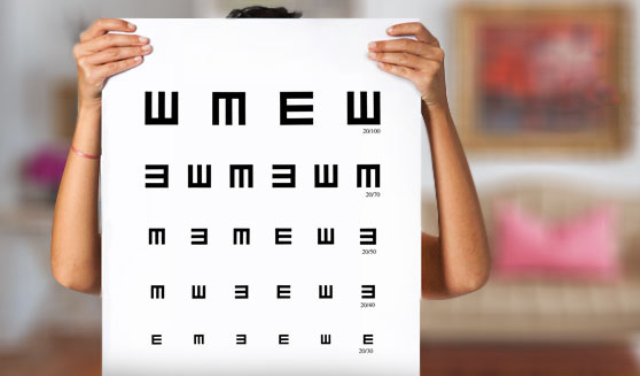 آیا بینایی‌سنجی در خانه دقیق است؟ بررسی کامل و واقع‌بینانه